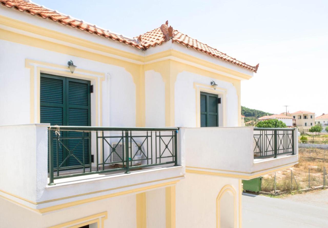 Irides Apartments Megalochori  Ngoại thất bức ảnh