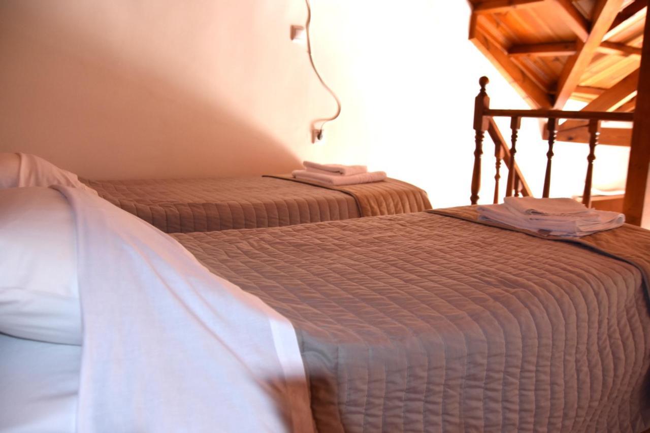 Irides Apartments Megalochori  Ngoại thất bức ảnh