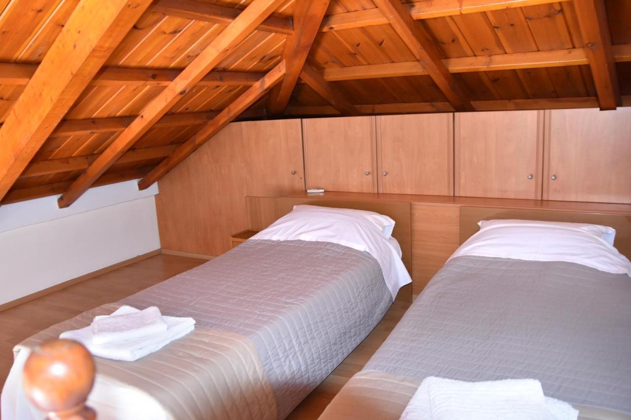 Irides Apartments Megalochori  Ngoại thất bức ảnh
