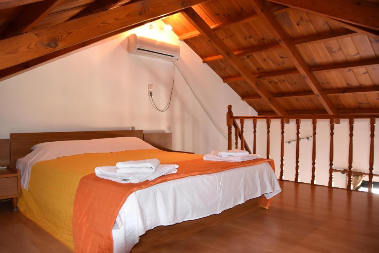 Irides Apartments Megalochori  Ngoại thất bức ảnh