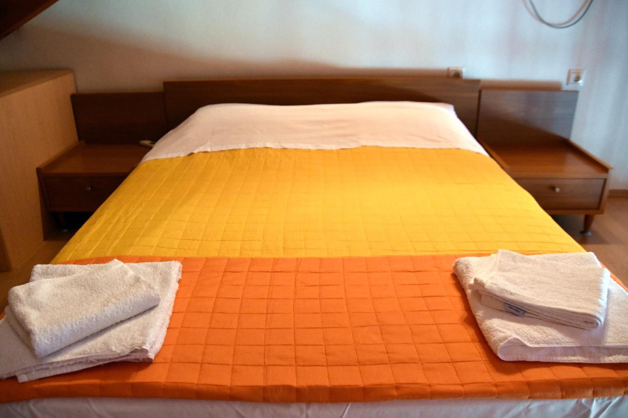 Irides Apartments Megalochori  Ngoại thất bức ảnh